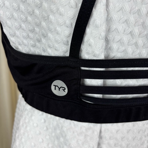 Clearance…TYR Women's Black Solid Riley Strappy Mesh Sports Bra Size S4/6 - Picture 3 of 5